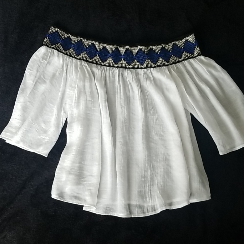 Summer of shoulder blouse